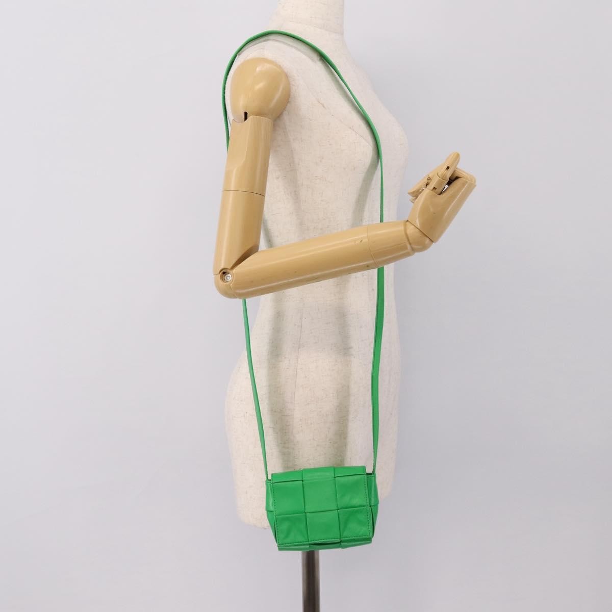 Bottega Veneta Cassette Maxi Intrecciato Leather Green Leather Clutche & Pouche Bag (Pre-Owned)