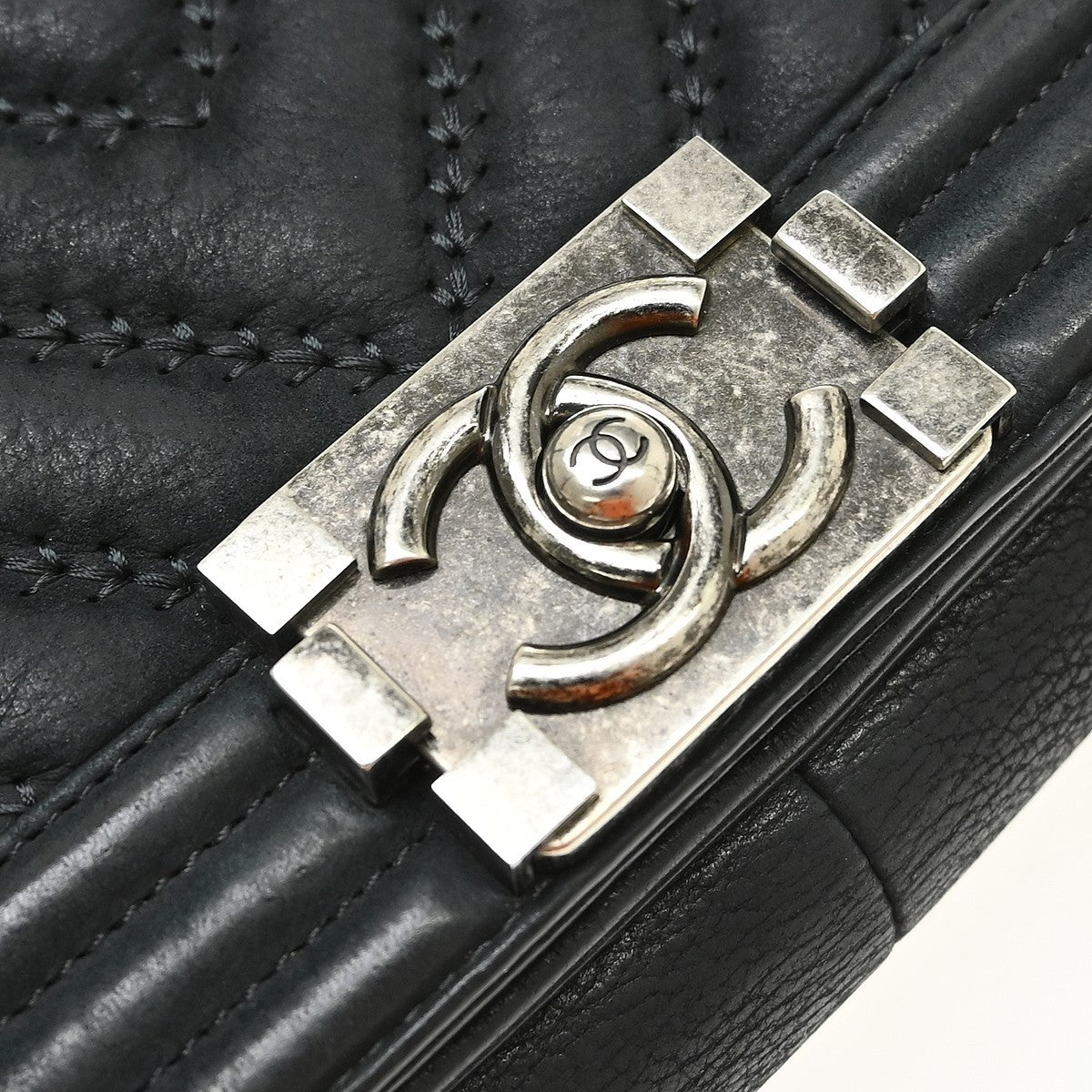 Chanel Boy Flap Chevron Lambskin Black Leather Shoulder Bag Bag (Pre-Owned)