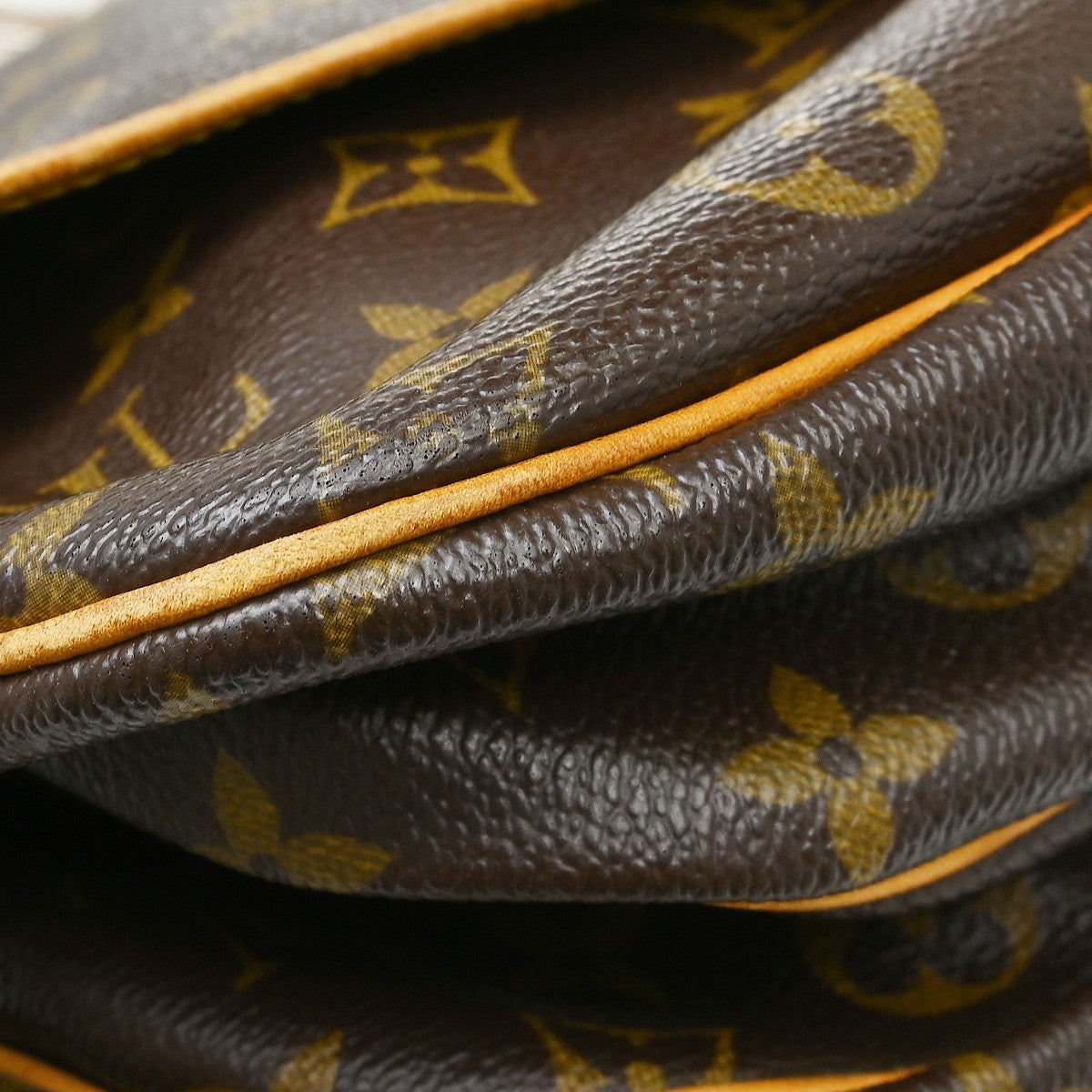 Louis Vuitton Saumur Monogram Brown Canvas Shoulder Bag Bag (Pre-Owned)