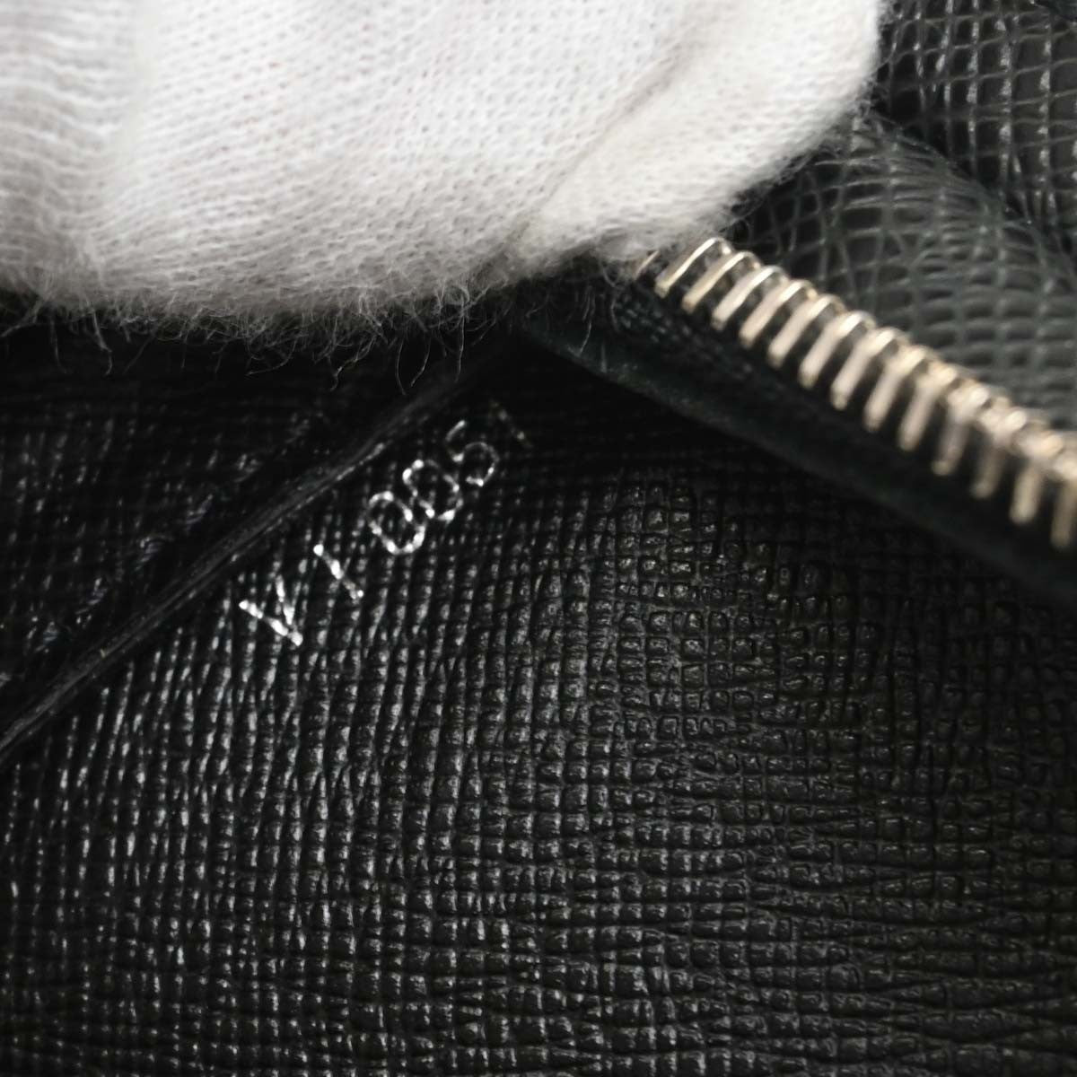 Louis Vuitton Pochette Baikal Clutch Taiga Leather Black Leather Clutche & Pouche Bag (Pre-Owned)