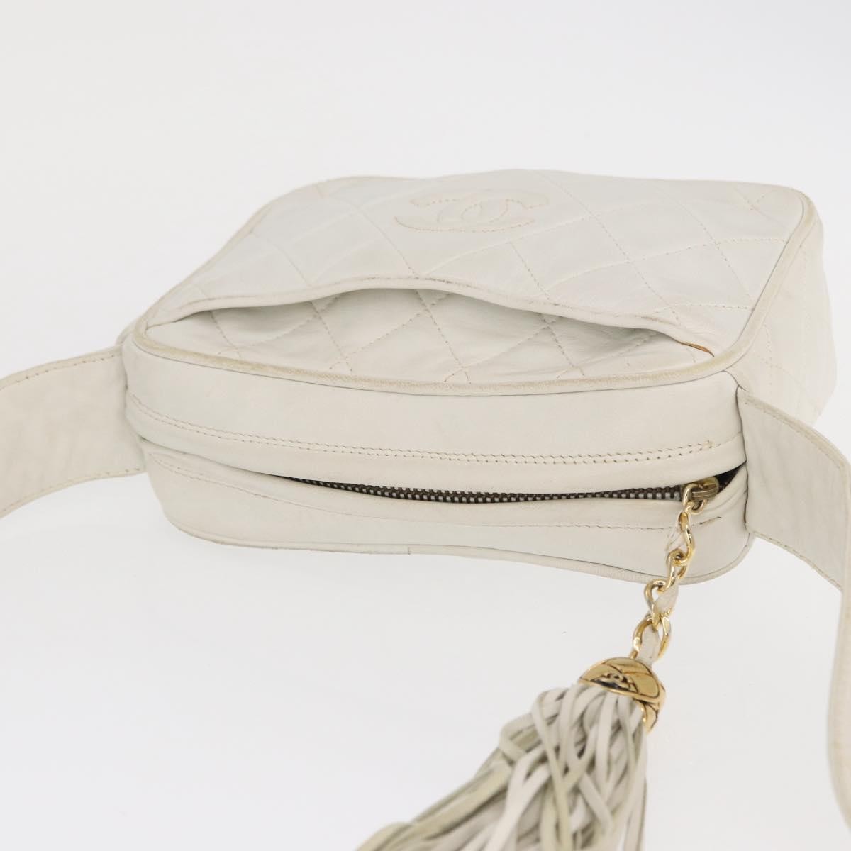 Chanel Vintage Diamond Cc Slit Pocket Camera Quilted Leather White Leather Shoulder Bag Bag (Pre-Owned)