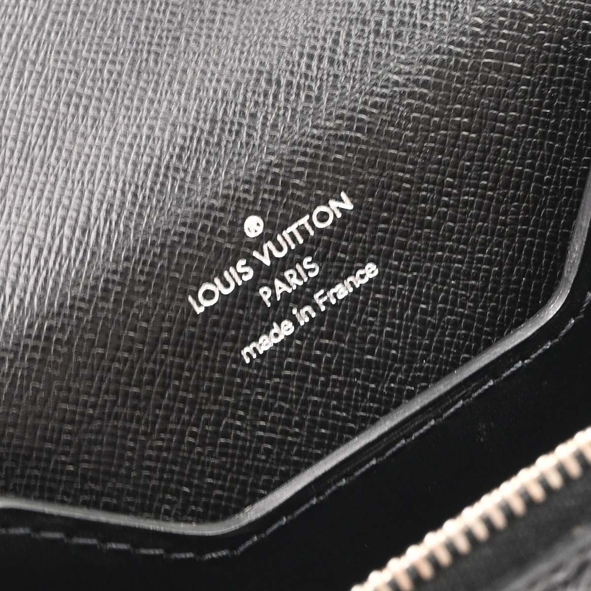 Louis Vuitton Robusto Taiga Black Leather Briefcase Bag (Pre-Owned)