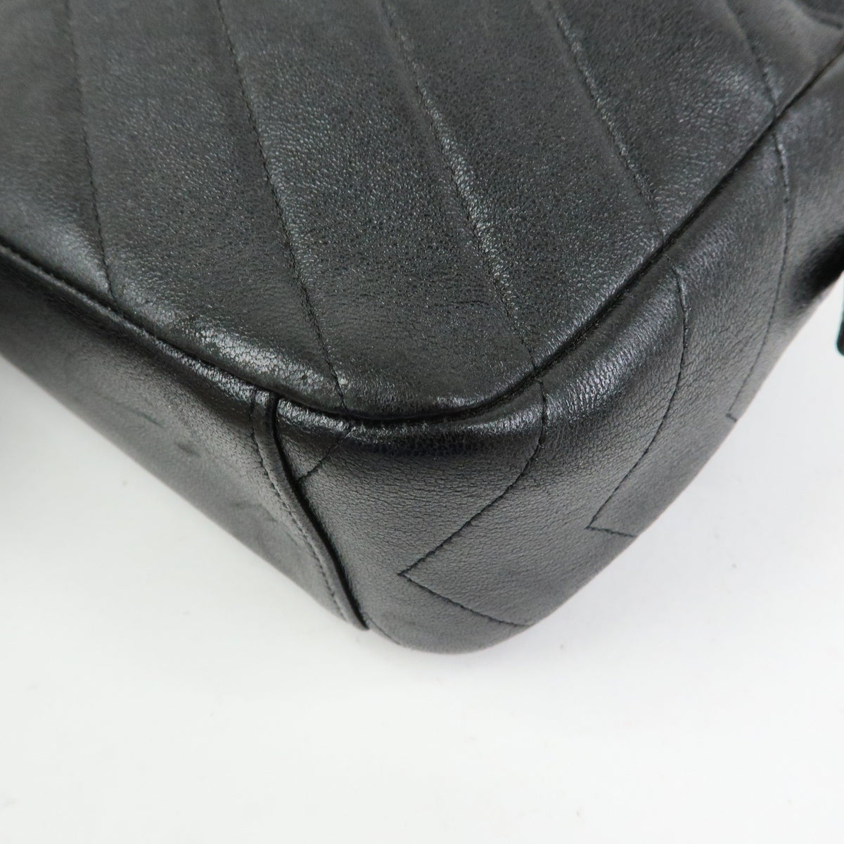 Chanel Camera Chevron Lambskin Black Leather Handbag (Pre-Owned)