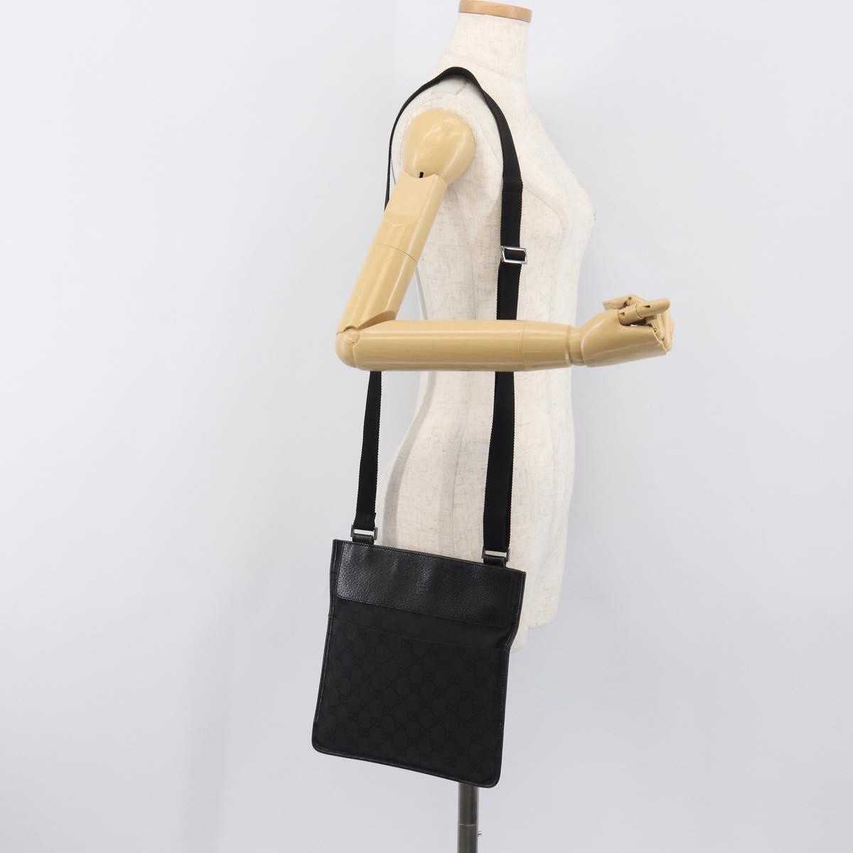 Gucci Vintage Flat Messenger Gg Canvas And Leather Black Canvas Handbag (Pre-Owned)
