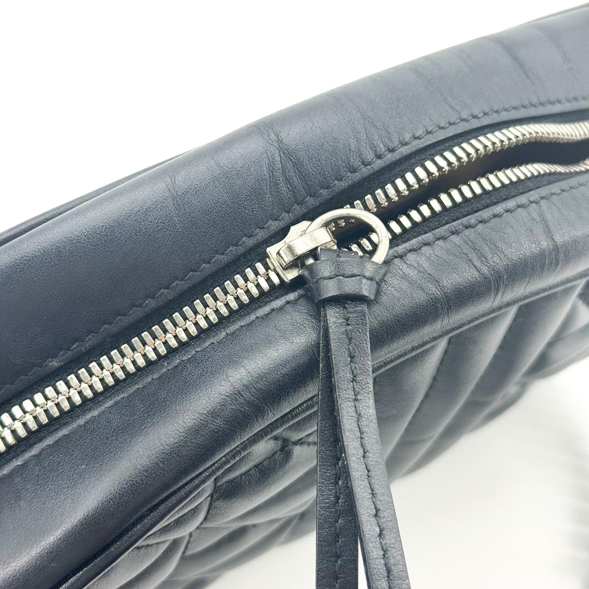 Gucci Gg Marmont Matelasse Leather Black Leather Shoulder Bag Bag (Pre-Owned)