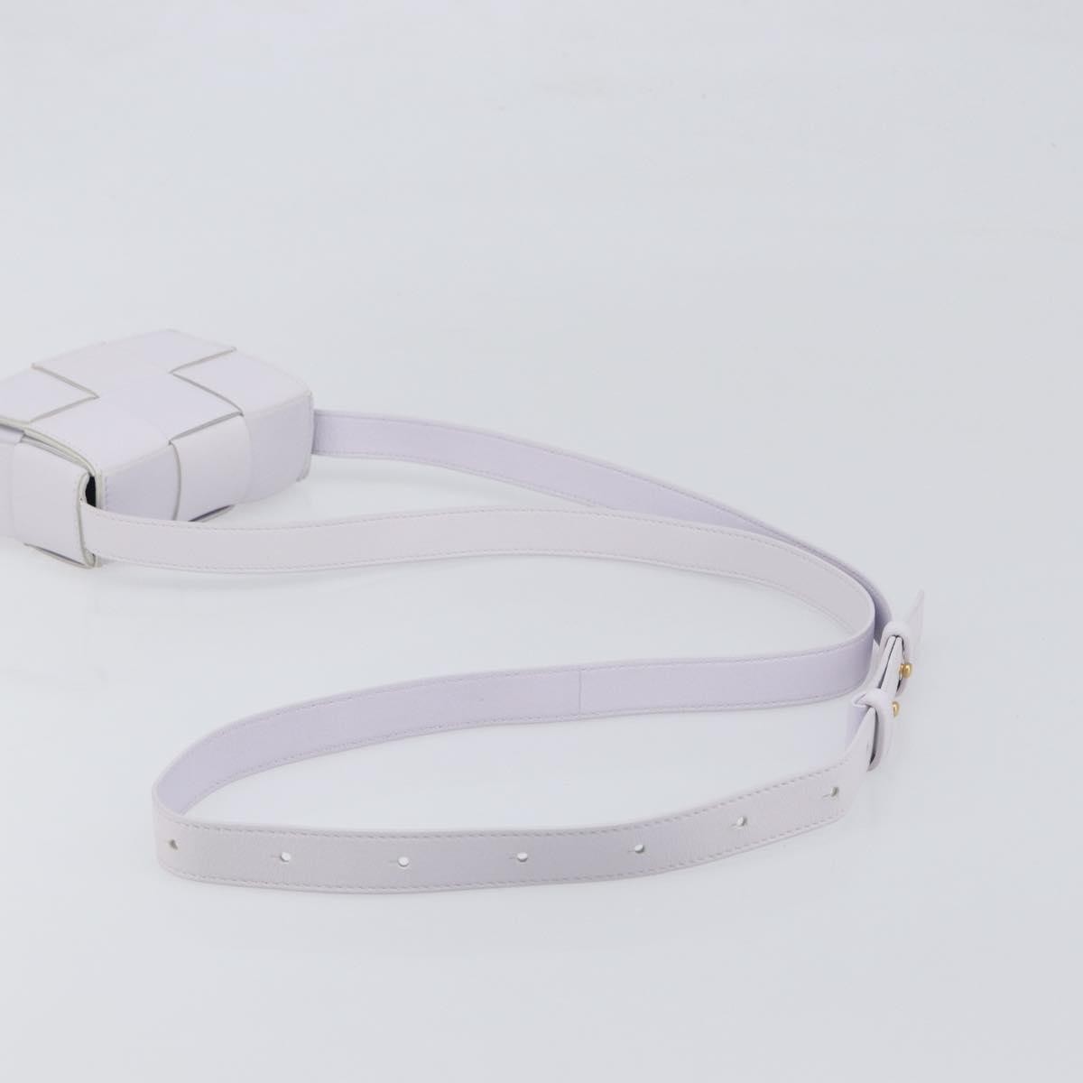 Bottega Veneta Cassette Maxi Intrecciato Leather White Leather Clutche & Pouche Bag (Pre-Owned)