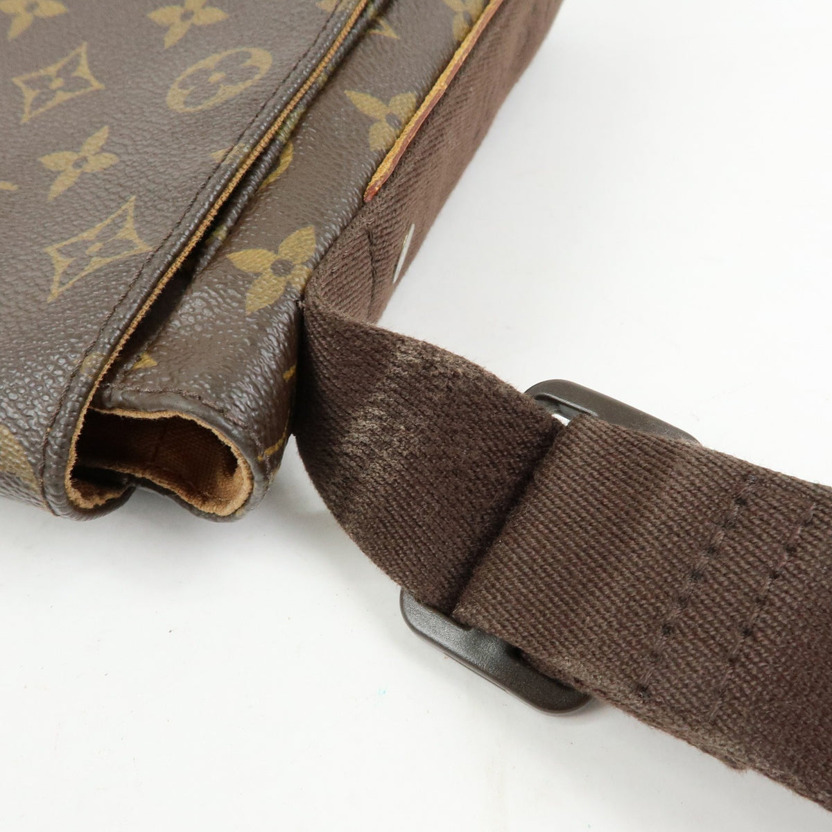 Louis Vuitton Beaubourg Messenger Monogram Canvas Brown Canvas Handbag (Pre-Owned)