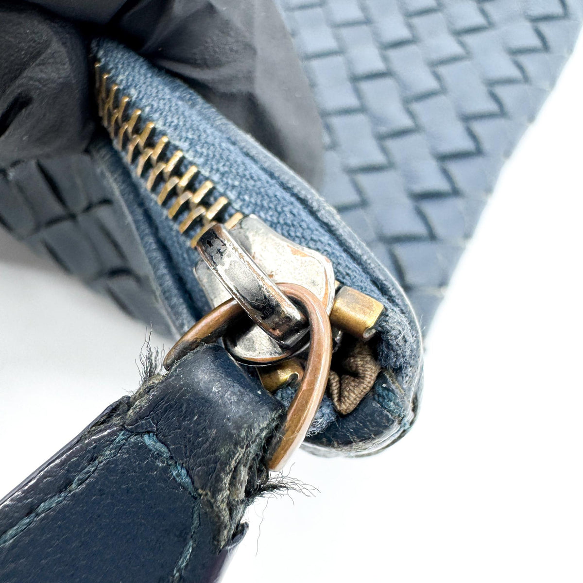 Bottega Veneta Zip Pouch Intrecciato Nappa Navy Leather Clutche & Pouche Bag (Pre-Owned)
