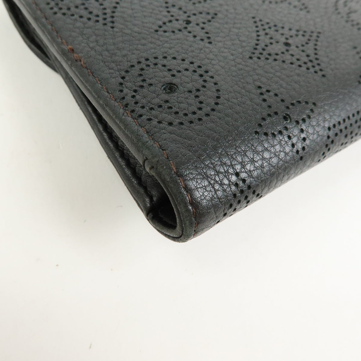 Louis Vuitton Amelia Mahina Leather Black Leather Wallets Accessory (Pre-Owned)