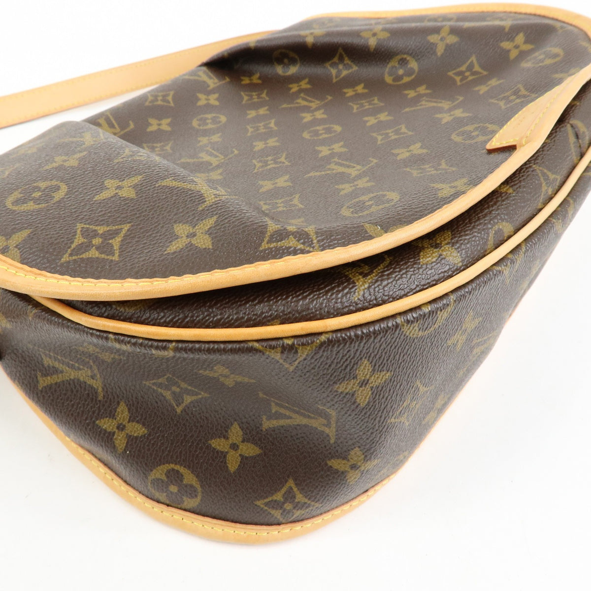 Louis Vuitton Menilmontant Monogram Canvas Brown Canvas Handbag (Pre-Owned)