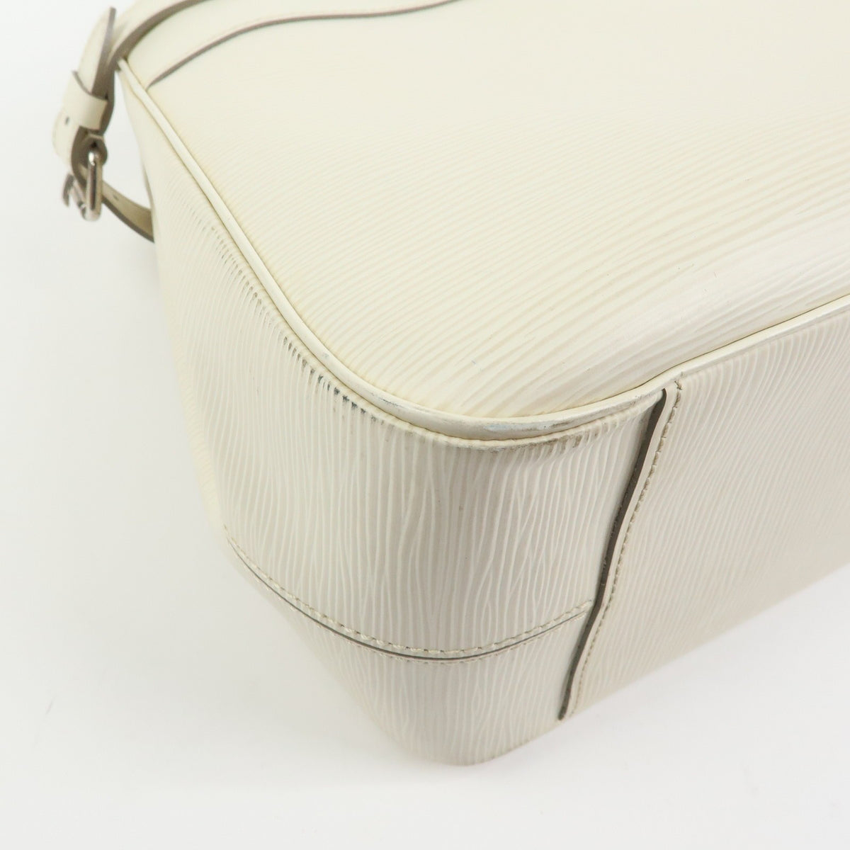 Louis Vuitton Passy Epi Leather White Leather Tote Bag Bag (Pre-Owned)