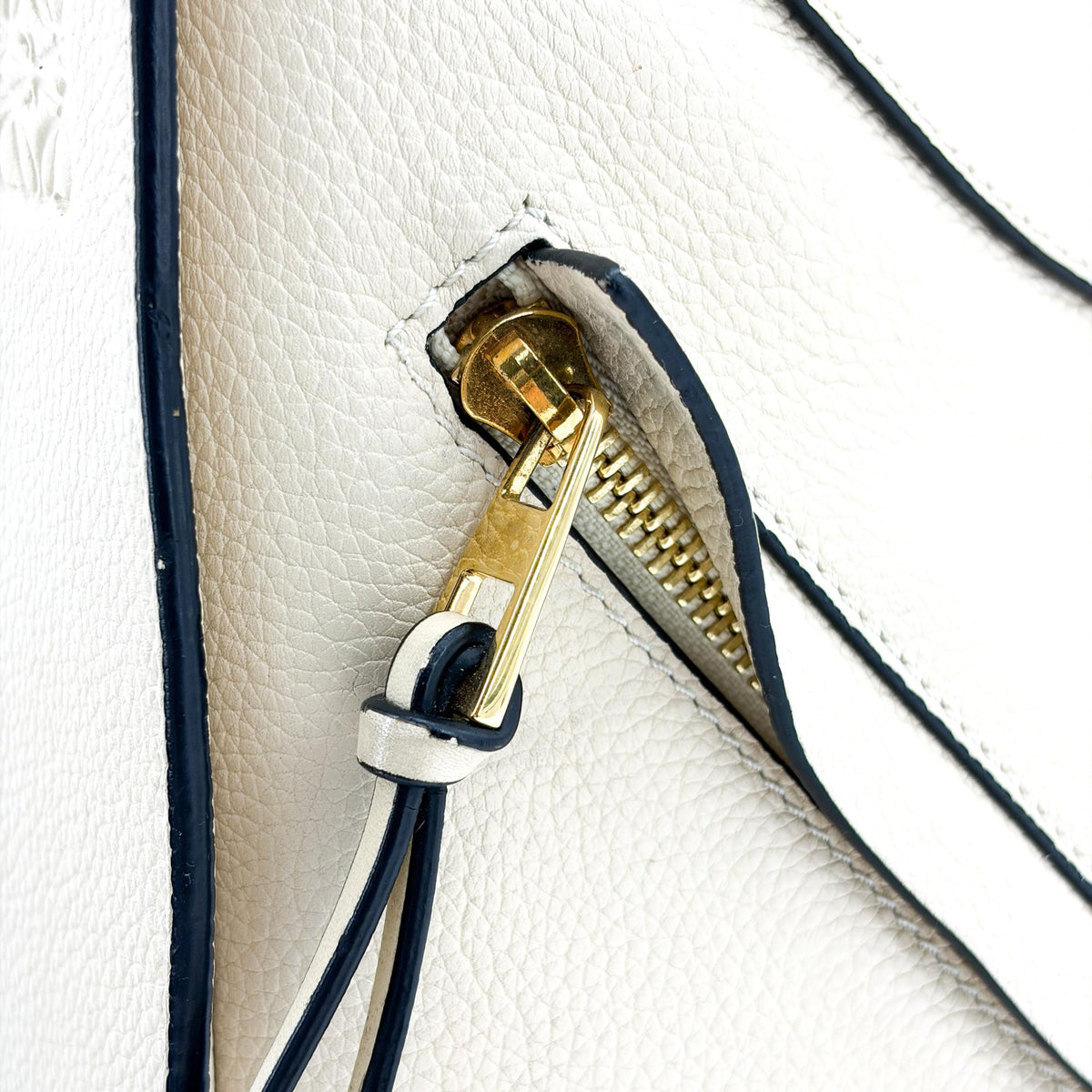Loewe Hammock Leather Beige Calfskin Handbag (Pre-Owned)