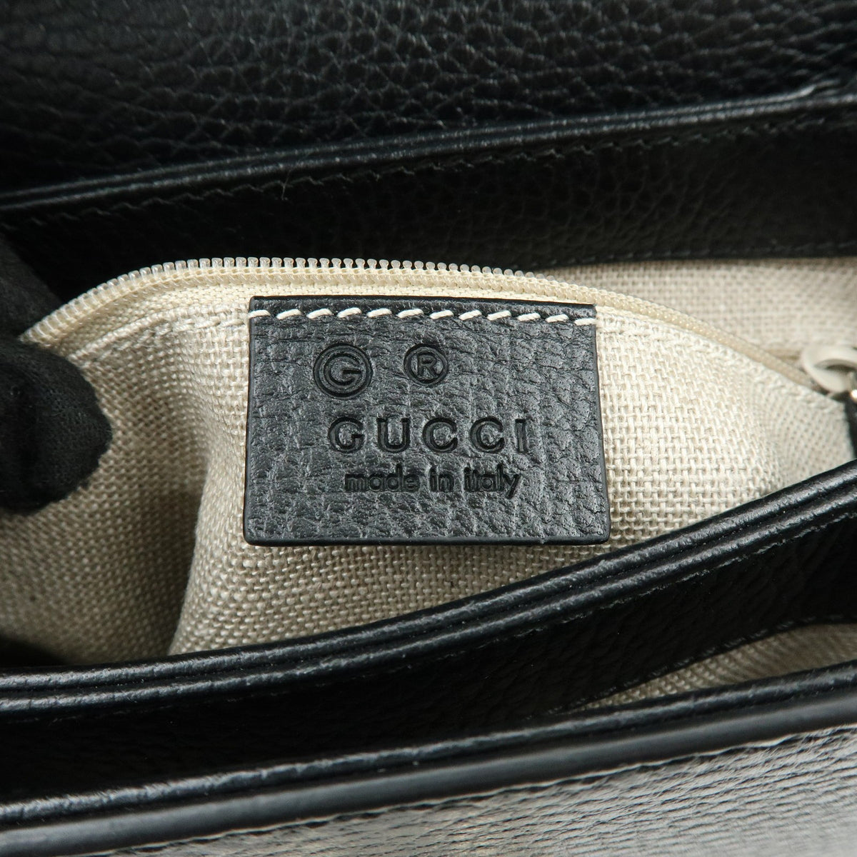 Gucci Interlocking Leather Black Leather Shoulder Bag Bag (Pre-Owned)