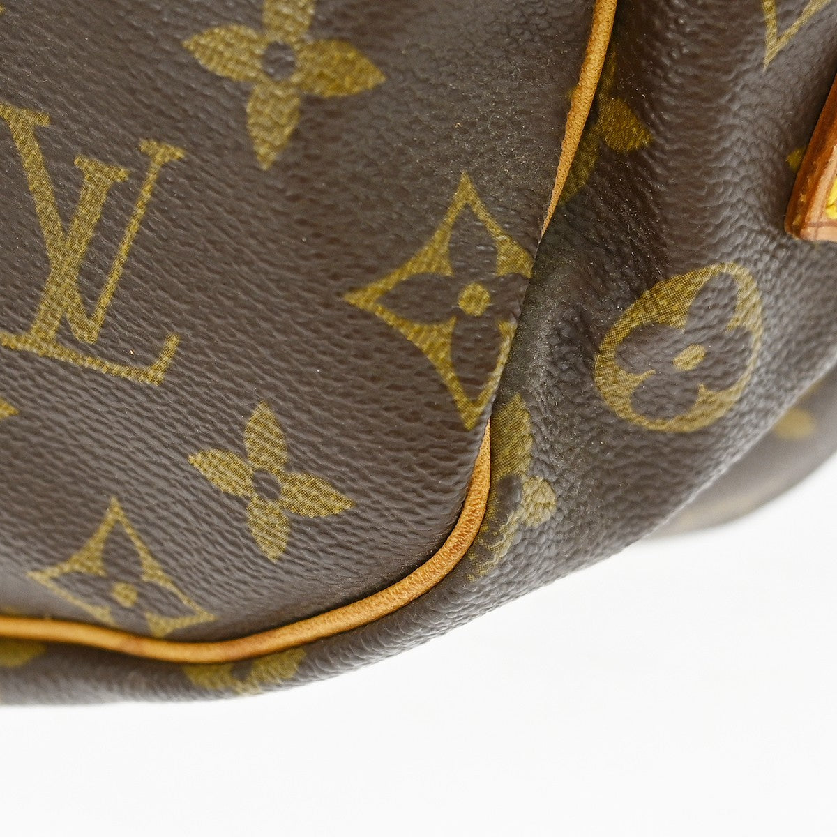 Louis Vuitton Saumur Monogram Canvas Brown Canvas Shoulder Bag Bag (Pre-Owned)