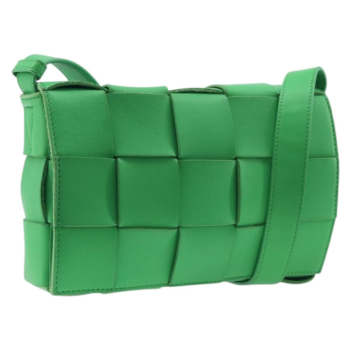 Bottega Veneta Cassette Maxi Intrecciato Leather Green Leather Crossbody Bag Bag (Pre-Owned)