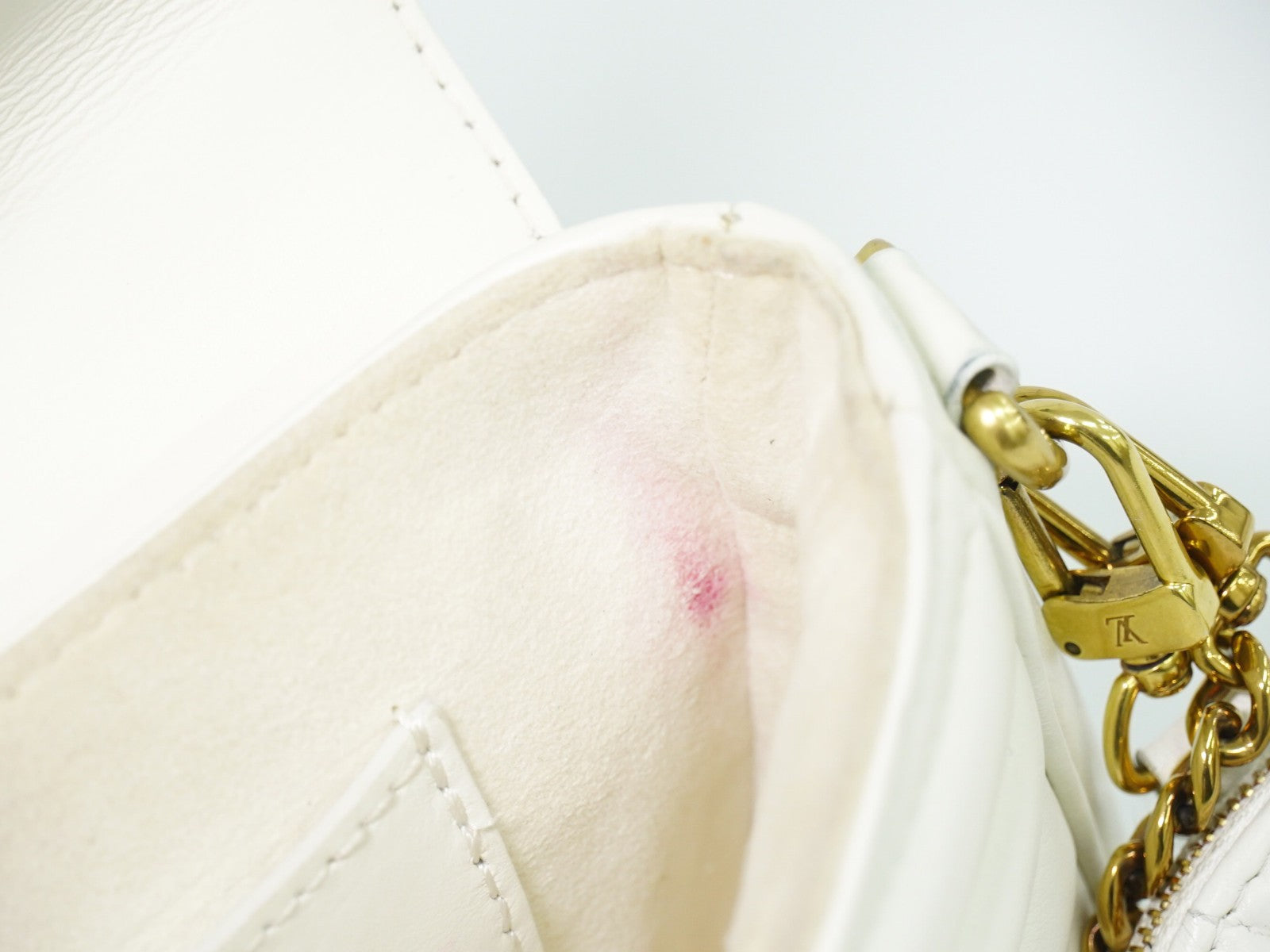 Louis Vuitton New Wave Multi Pochette Quilted Leather White Leather Shoulder Bag Bag (Pre-Owned)