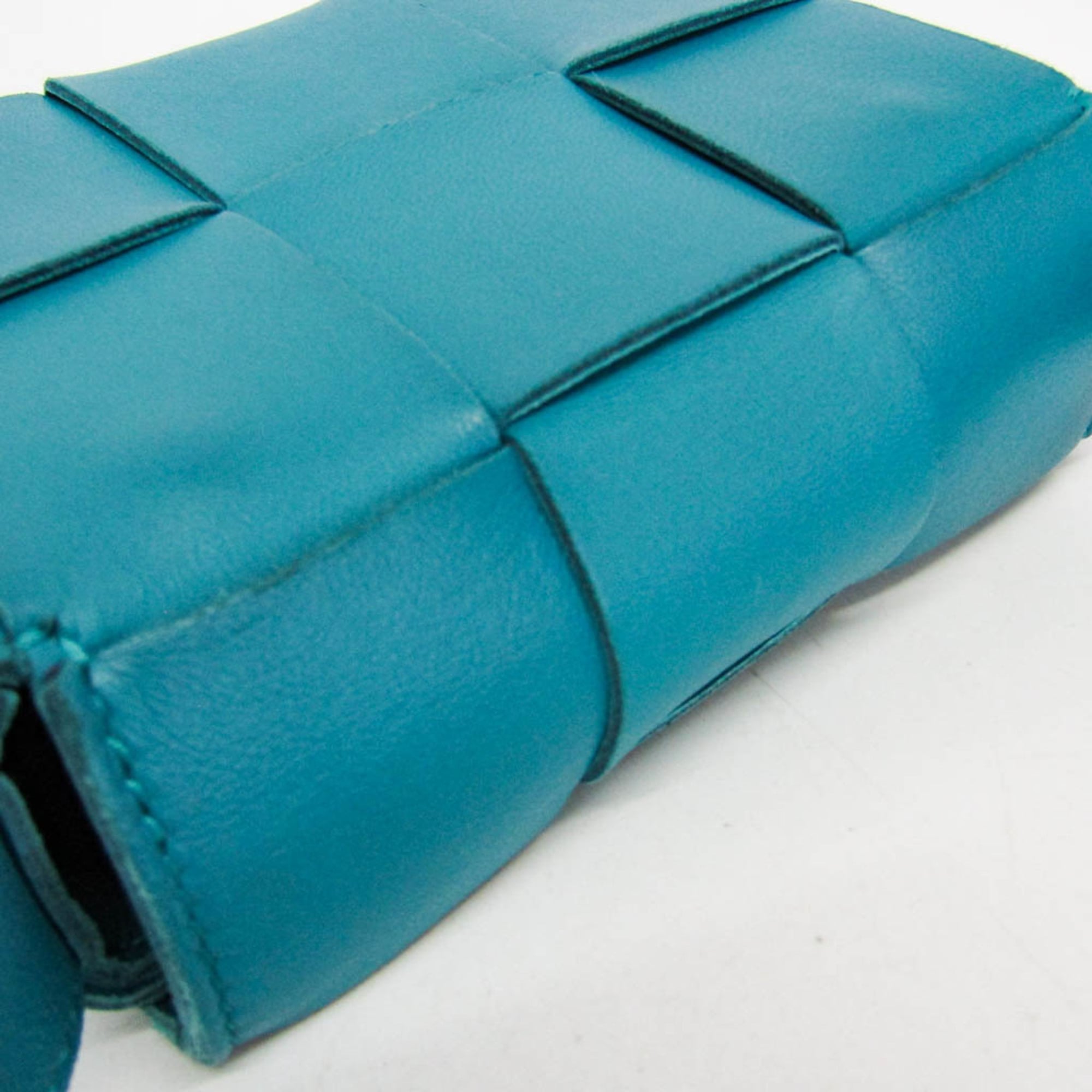 Bottega Veneta Cassette Maxi Intrecciato Leather Blue Leather Clutche & Pouche Bag (Pre-Owned)