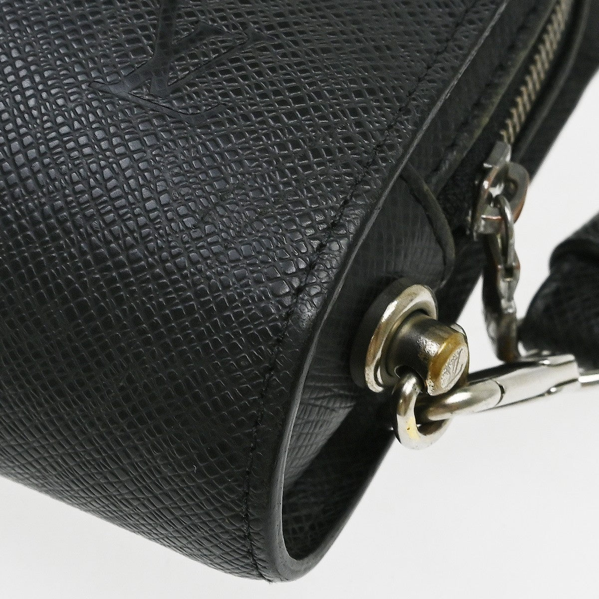 Louis Vuitton Pochette Baikal Clutch Taiga Leather Black Leather Clutche & Pouche Bag (Pre-Owned)