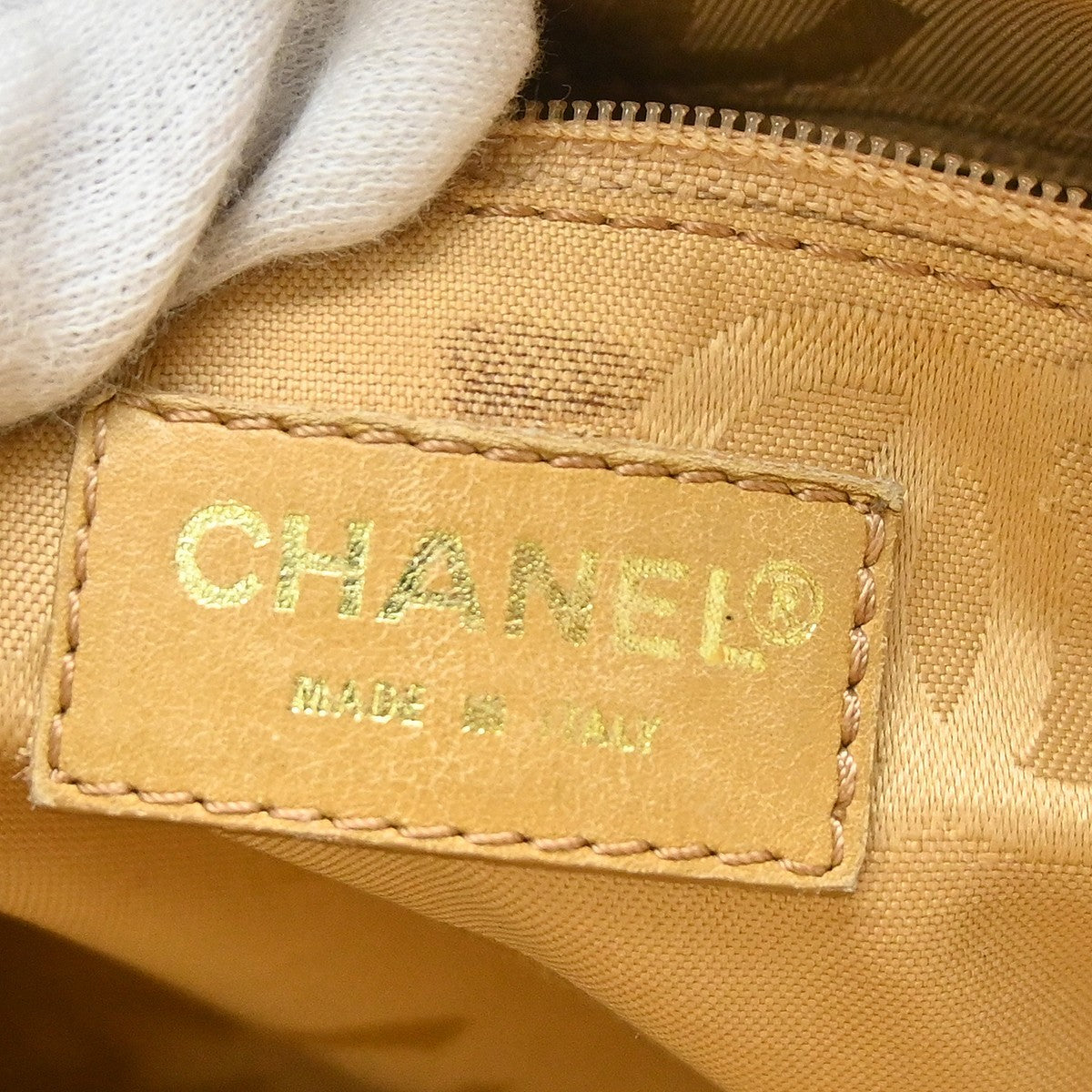 Chanel Surpique Zip Around Satchel Quilted Leather Beige Leather Handbag (Pre-Owned)