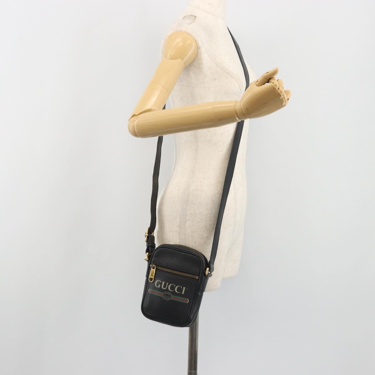 Gucci Logo Zip Messenger Printed Leather Black Leather Clutche & Pouche Bag (Pre-Owned)