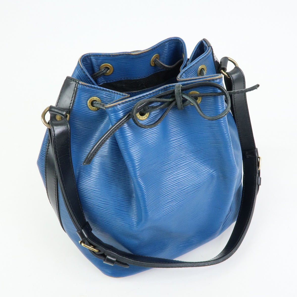 Louis Vuitton Bicolor Petit Noe Epi Leather Blue Leather Handbag (Pre-Owned)