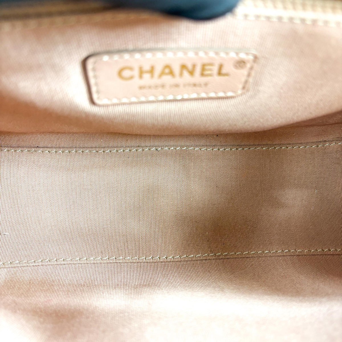 Chanel Label Click Flap Quilted Calfskin Brown Leather Handbag (Pre-Owned)