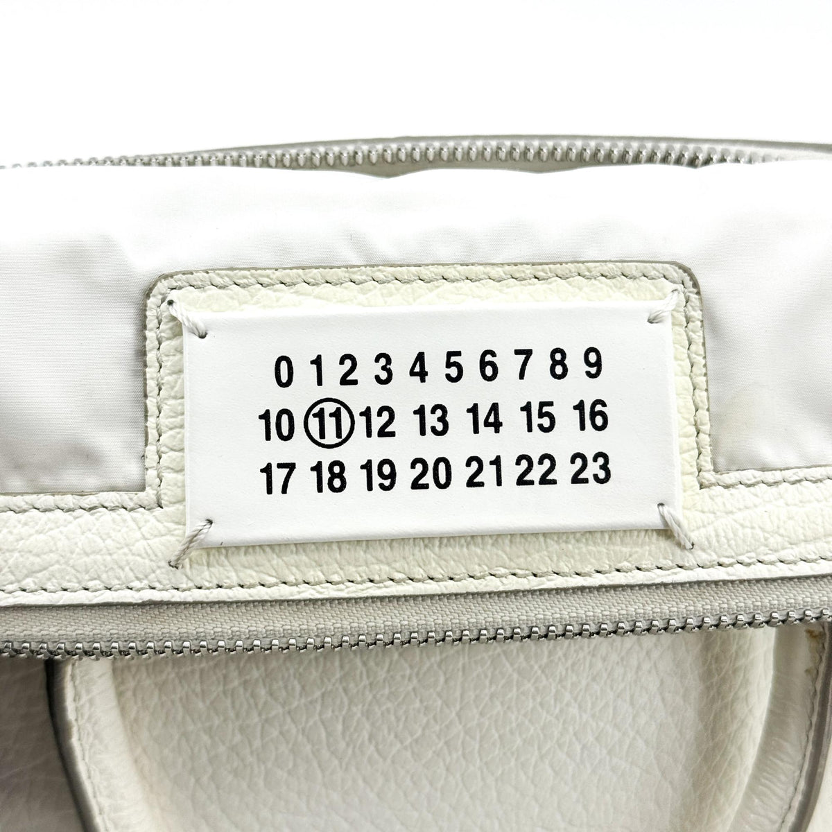 Maison Margiela Femme Micro Sac 5Ac Leather White Leather Shoulder Bag Bag (Pre-Owned)