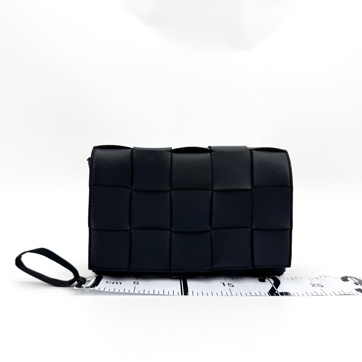 Bottega Veneta Cassette Maxi Intrecciato Leather Black Leather Crossbody Bag Bag (Pre-Owned)