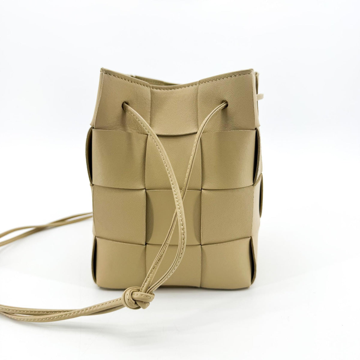 Bottega Veneta Cassette Leather Beige Leather Shoulder Bag Bag (Pre-Owned)