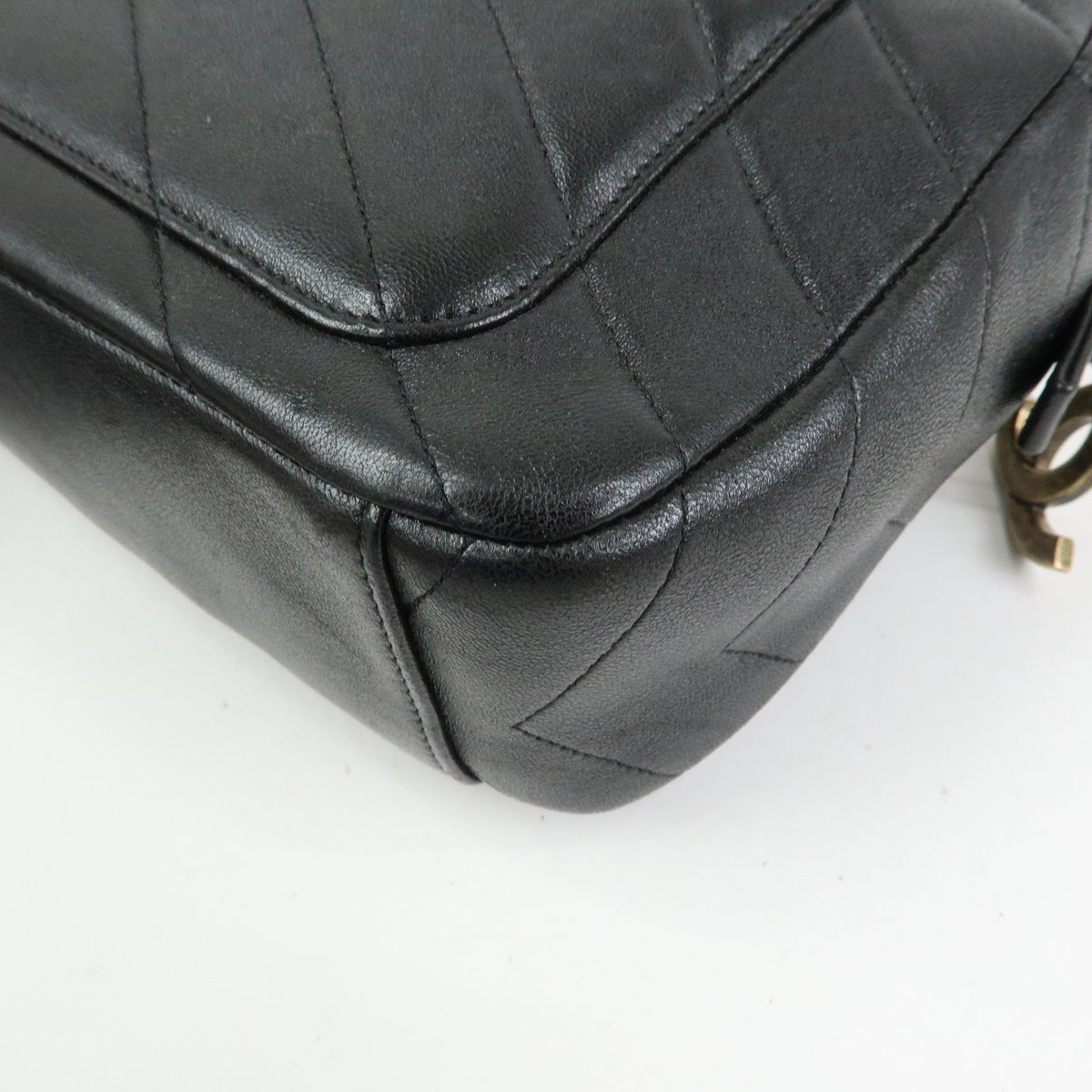 Chanel Camera Chevron Lambskin Black Leather Handbag (Pre-Owned)