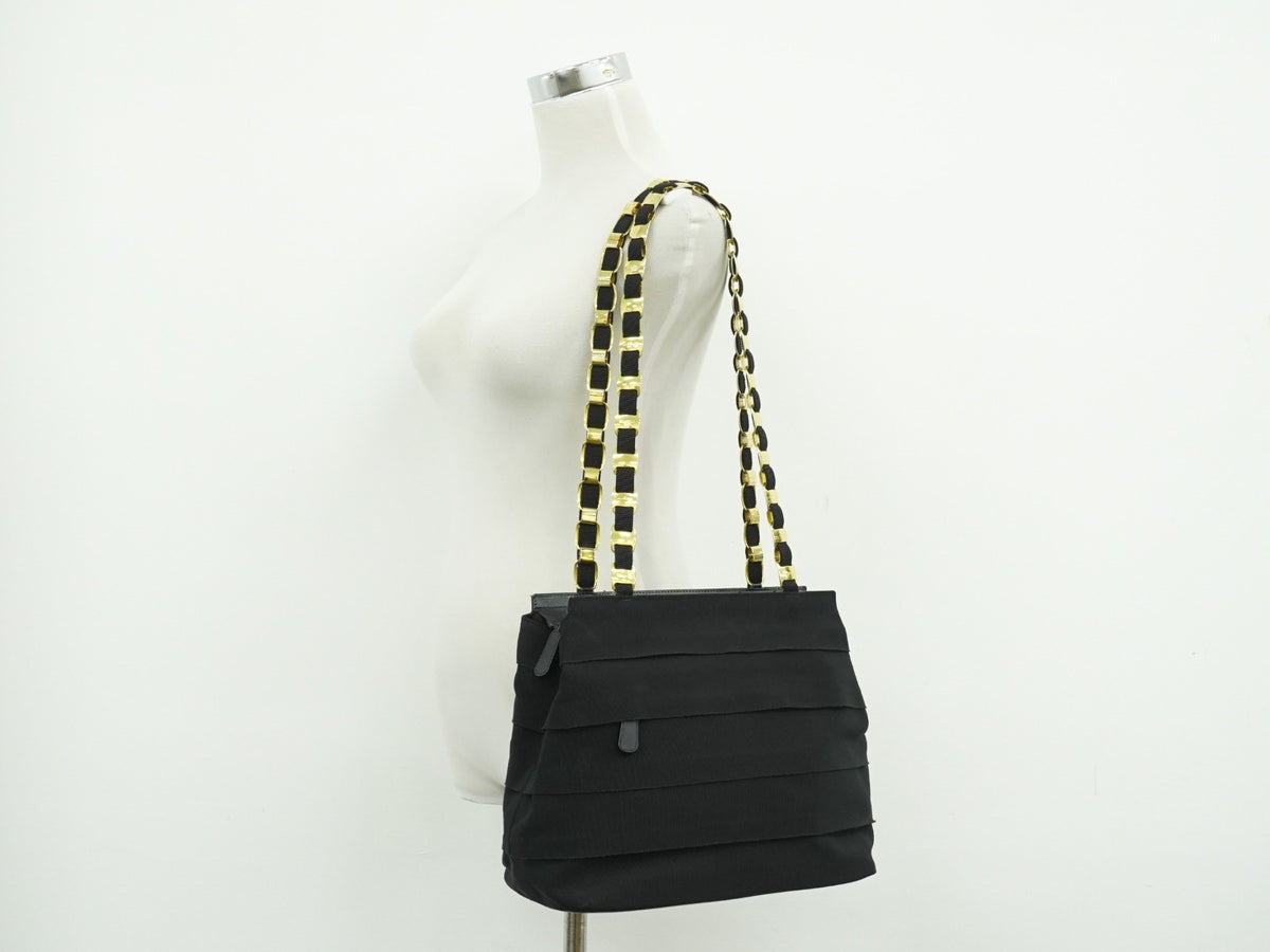 Salvatore Ferragamo Vala Chain Canvas Black Canvas Shoulder Bag Bag (Pre-Owned)