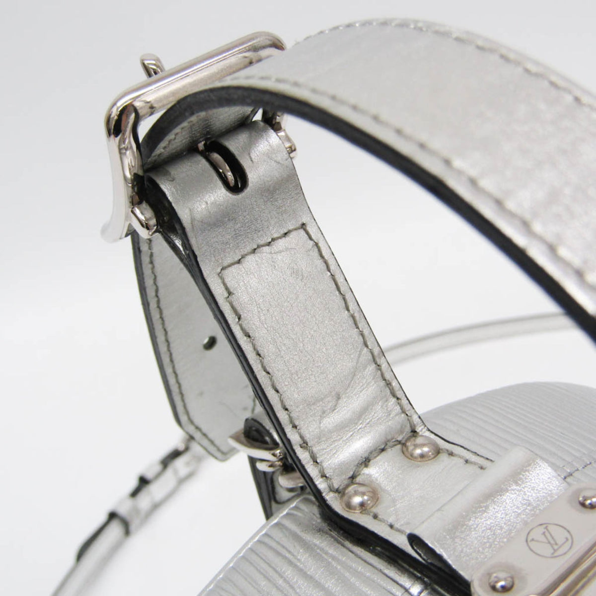 Louis Vuitton Petite Boite Chapeau Epi Leather Silver Leather Handbag (Pre-Owned)