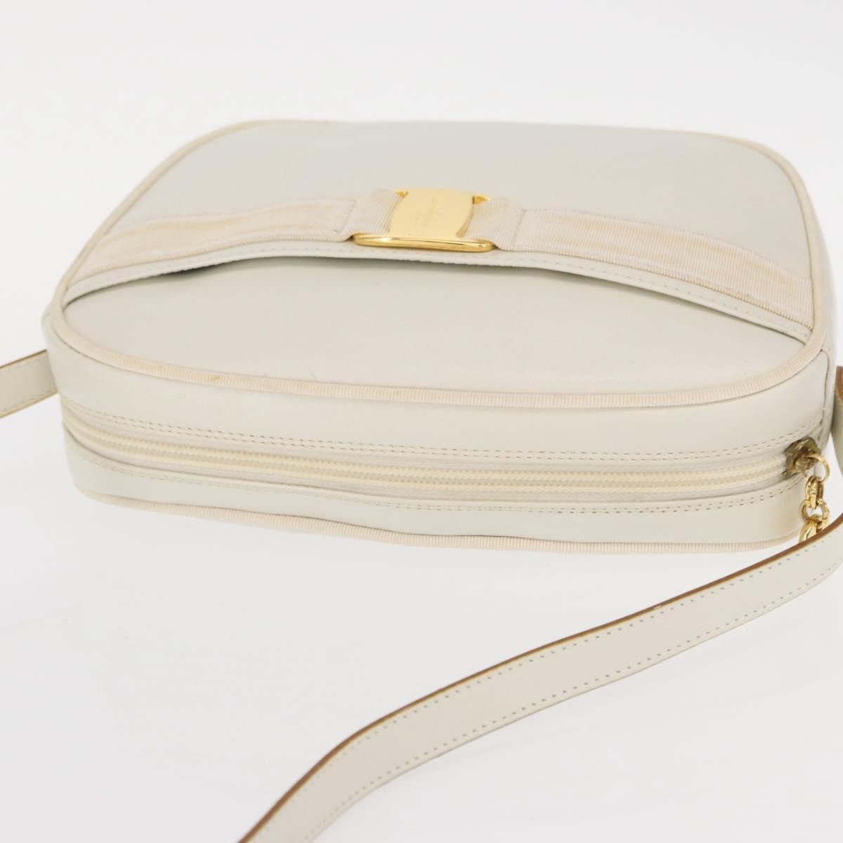 Salvatore Ferragamo Vala Leather White Leather Shoulder Bag Bag (Pre-Owned)