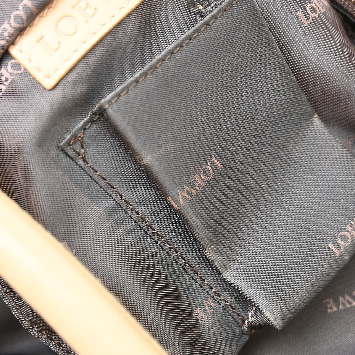 Loewe Anagram Logo Nappa Aire Hand Leather Beige Leather Handbag (Pre-Owned)