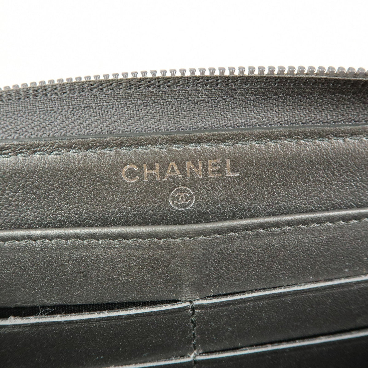 Chanel Vintage Timeless Zip Leather Metallic Crocodile_Skin Wallets Accessory (Pre-Owned)