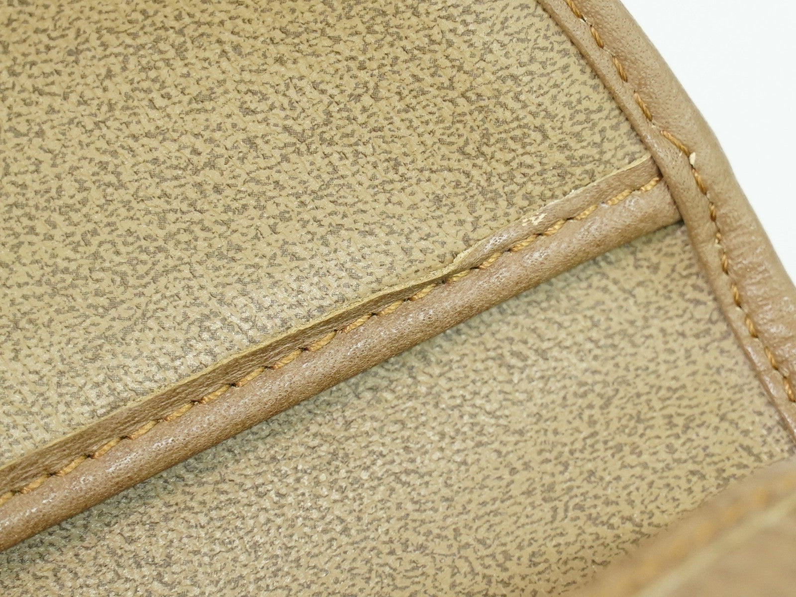 Christian Dior Vintage Cd Flap Leather Beige Leather Shoulder Bag Bag (Pre-Owned)