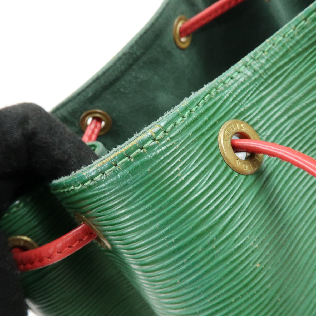 Louis Vuitton Bicolor Petit Noe Epi Leather Green Leather Handbag (Pre-Owned)