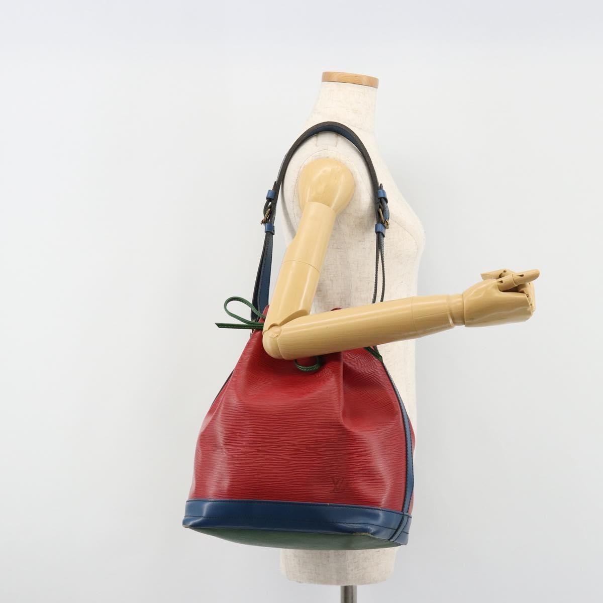 Louis Vuitton Tricolor Noe Epi Leather Red Leather Shoulder Bag Bag (Pre-Owned)