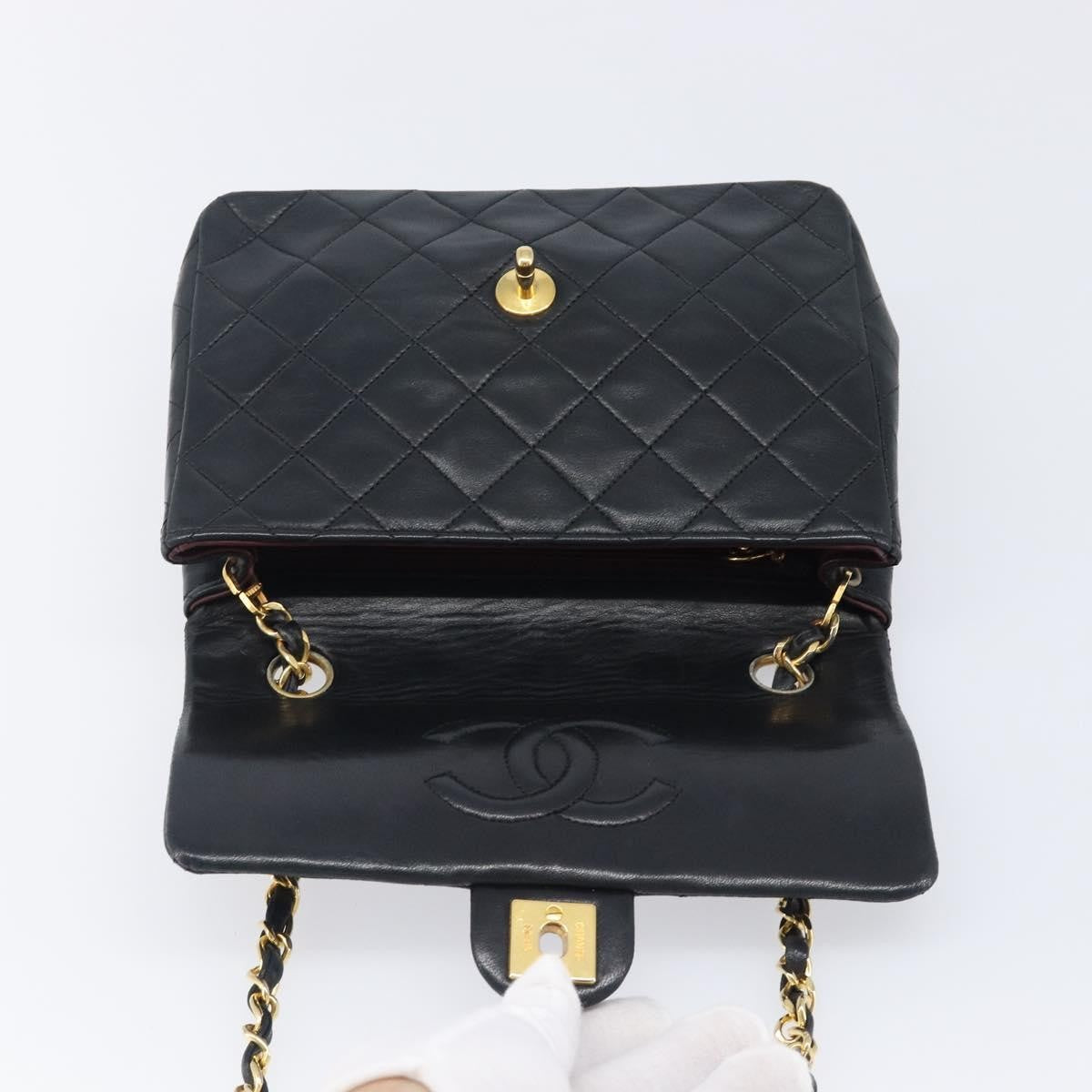Chanel Vintage Cc Chain Flap Quilted Leather Black Leather Handbag (Pre-Owned)