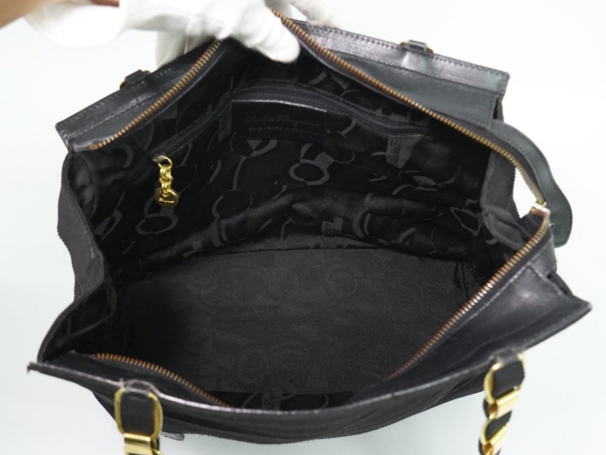 Salvatore Ferragamo Vala Chain Canvas Black Canvas Shoulder Bag Bag (Pre-Owned)