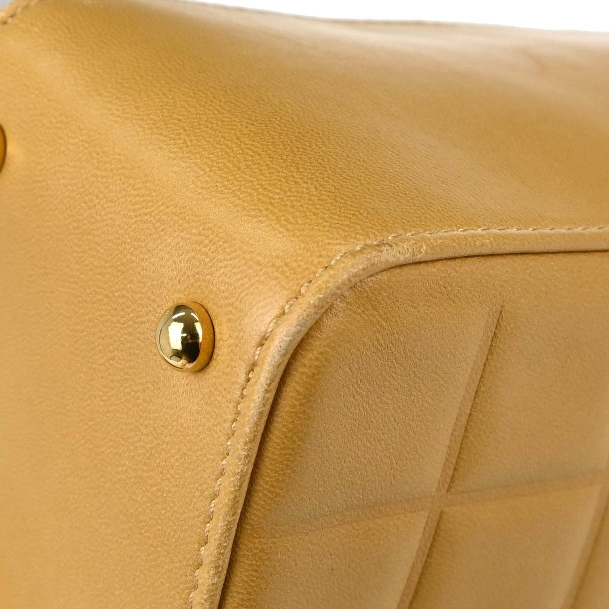 Chanel Chocolate Bar Cc Quilted Leather Beige Leather Shoulder Bag Bag (Pre-Owned)