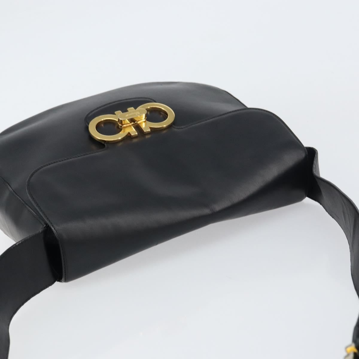 Salvatore Ferragamo Gancini Leather Black Leather Shoulder Bag Bag (Pre-Owned)