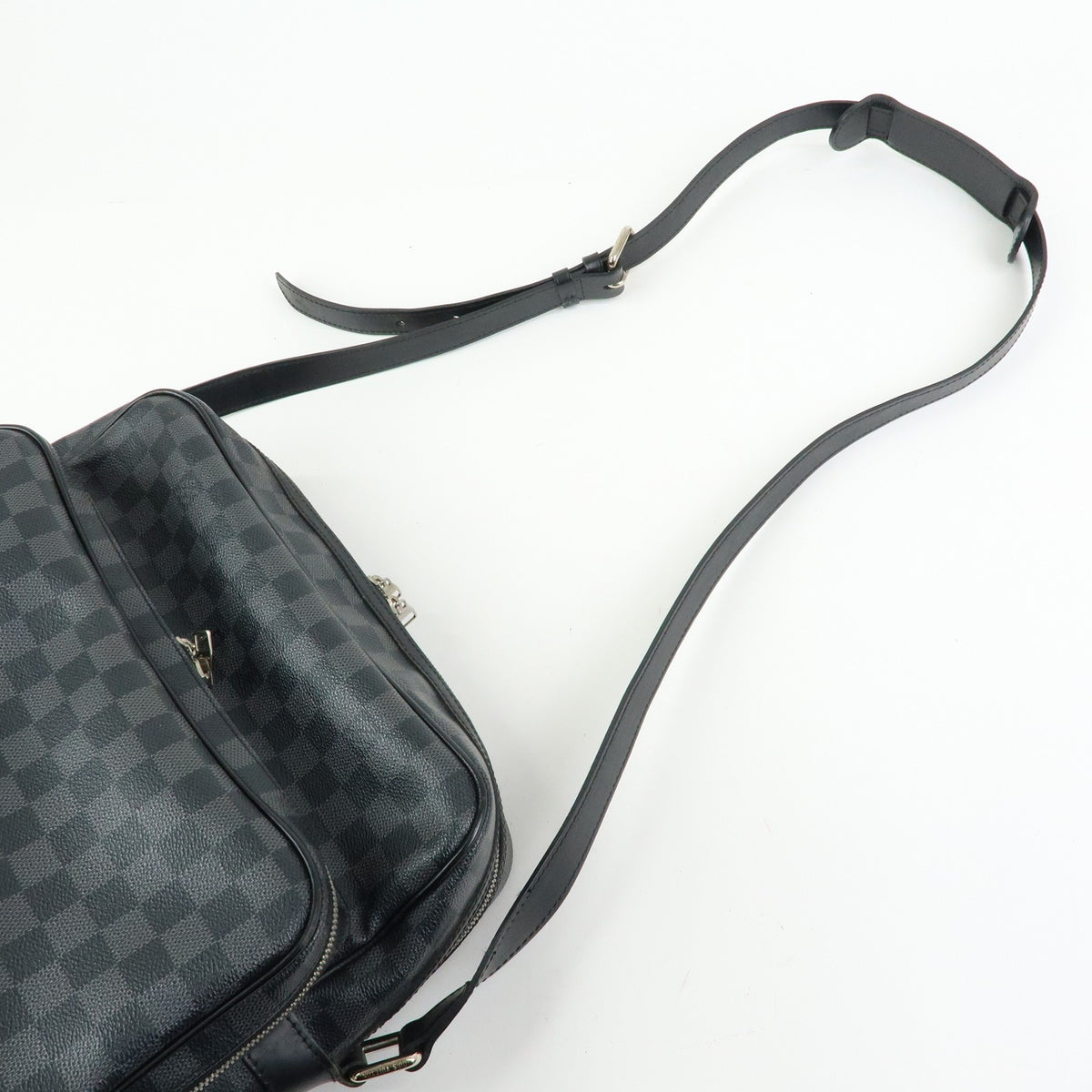 Louis Vuitton Leoh Damier Black Canvas Crossbody Bag Bag (Pre-Owned)