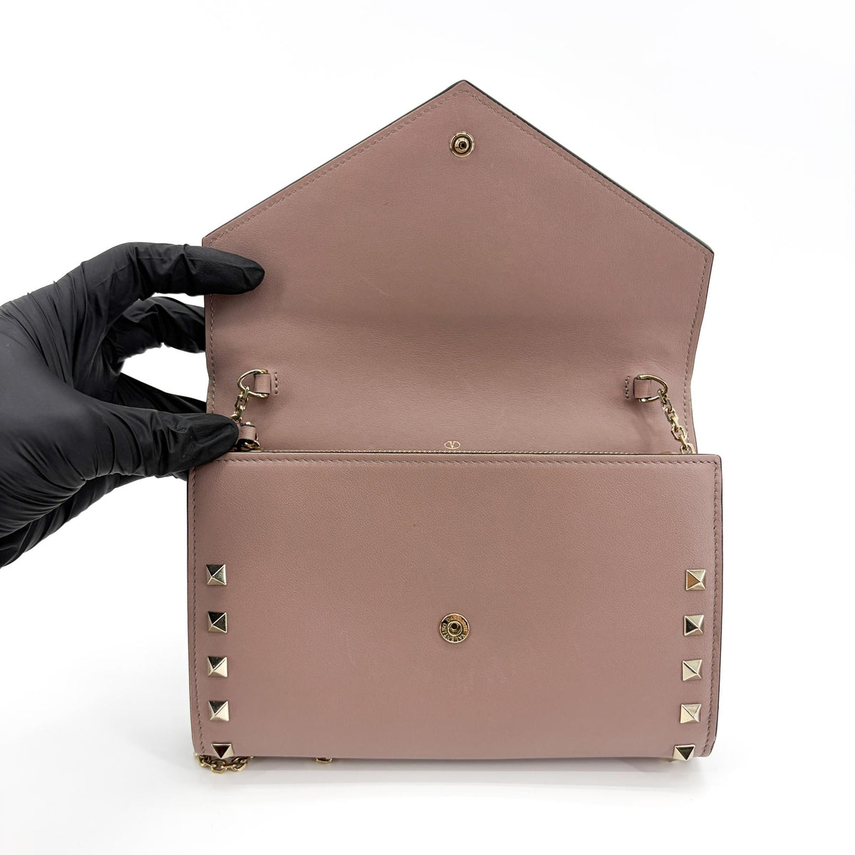 Valentino Garavani Rockstud Envelope Chain Leather Beige Leather Crossbody Bag Bag (Pre-Owned)
