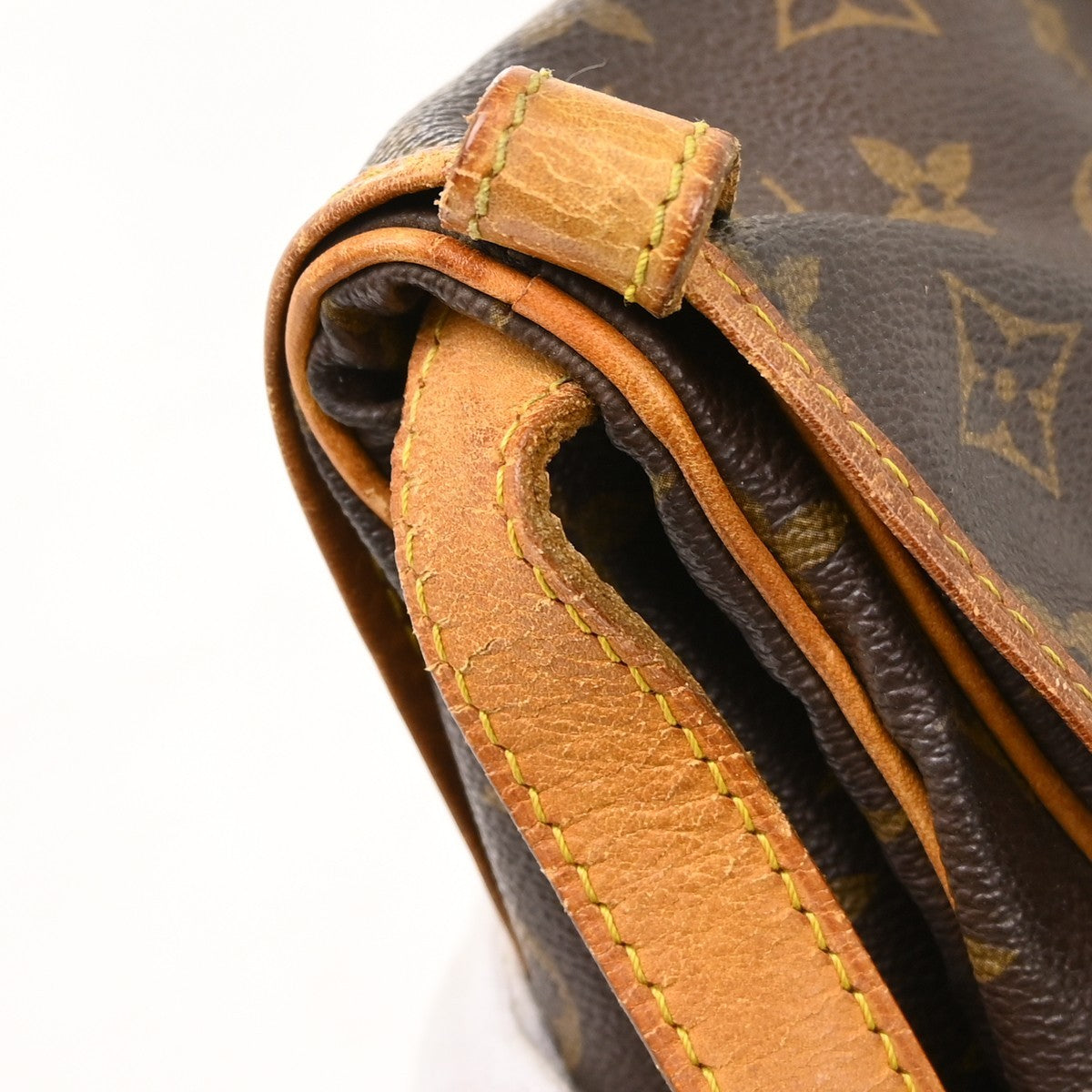 Louis Vuitton Saumur Canvas Brown Canvas Shoulder Bag Bag (Pre-Owned)