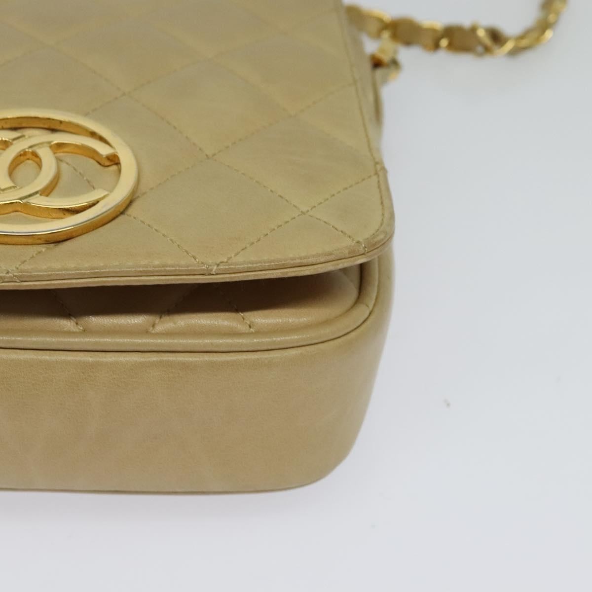 Chanel Vintage Cc Chain Flap Bag Quilted Lambskin Beige Leather Shoulder Bag Bag (Pre-Owned)