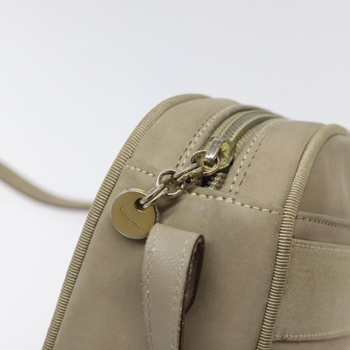 Salvatore Ferragamo Vara Bow Camera Shoulder Bag Suede Beige Suede Shoulder Bag Bag (Pre-Owned)
