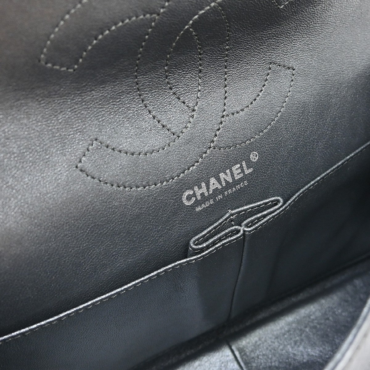 Chanel Reissue 2.55 Flap Bag Metallic Leather Silver Calfskin Handbag (Pre-Owned)