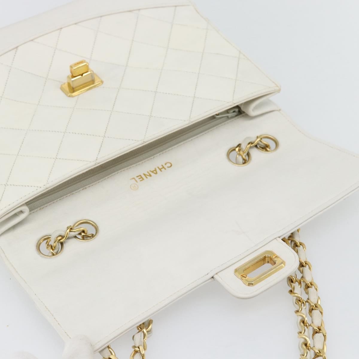 Chanel Vintage Mademoiselle Lock Trapezoid Flap Bag Quilted Lambskin White Leather Shoulder Bag Bag (Pre-Owned)