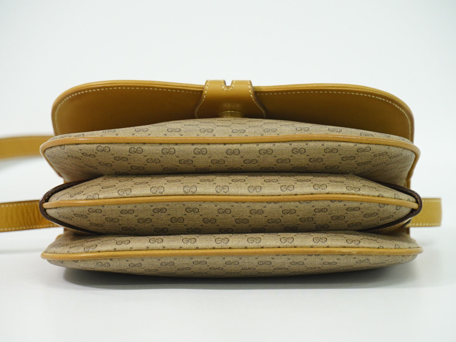 Gucci Gg Marmont Pouch Crossbody Bag Leather Beige Canvas Crossbody Bag Bag (Pre-Owned)
